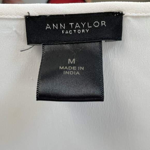 EUC Ann Taylor Factory Blouse - Picture 5 of 8